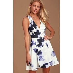 NWT Lulus Seeing Chic Blue & Ivory Skater Mini Dress sz Small sleeveless vneck